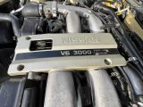 un gros plan du compartiment moteur d'une voiture