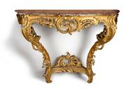 Console en bois sculpté, ajouré et doré.
