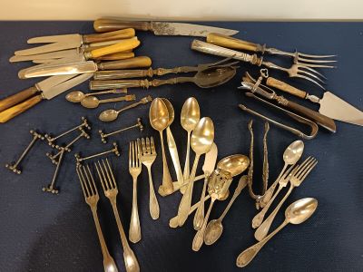 Couvert de service, manche à gigot et couverts divers