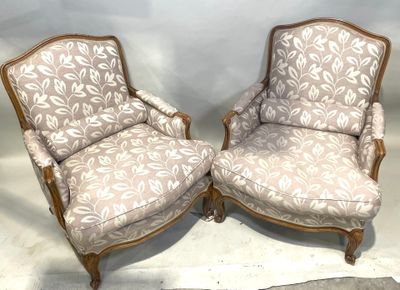 paire de fauteuils rembourrés avec un motif floral rembourré rembourré rembourré rembourré rembourré rembourré rembourré rembourré rembourré