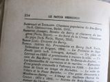 un livre ouvert sur lequel figure une liste d'éléments