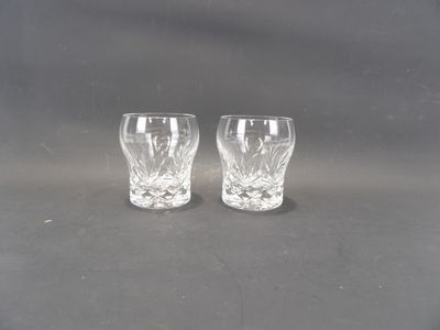Suite de 6 verres à Whisky en cristal décor taillé de motifs…