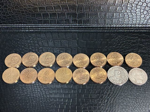 Lot de monnaies comprenant : 4 pièces de 10 Francs Cupro-nickel-a