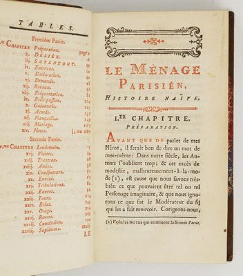 un livre ouvert, contenant une liste d'objets, posé sur une table