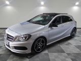 la classe b de la mercedes est garée sur un sol en damier