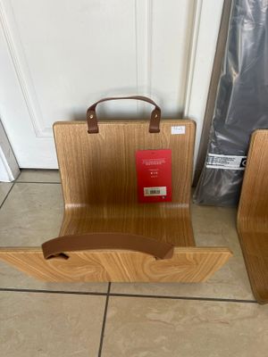 deux bagages posés l'un à côté de l'autre sur le sol