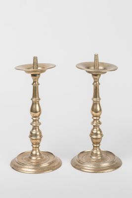 paire de chandeliers anciens en laiton