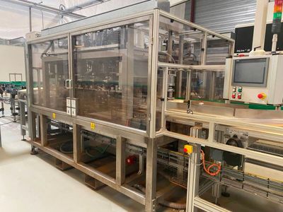 une machine qui se trouve au milieu d'une usine
