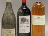 trois bouteilles de vin posées l'une à côté de l'autre sur une table