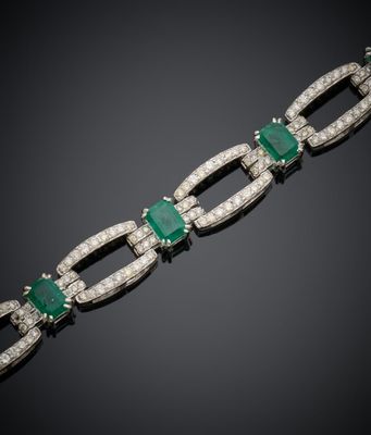 un bracelet d'émeraudes et de diamants