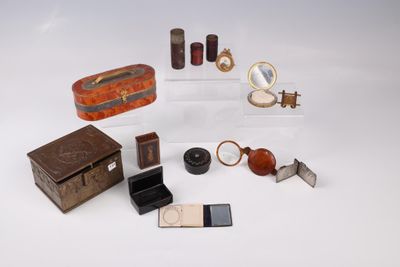many items that are sitting on a table together