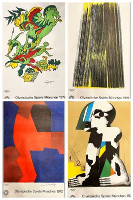 Quatre tableaux différents, de formes et de tailles variées, sont exposés.