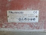 une pancarte accrochée sur le mur, sur laquelle on peut lire « diamond »