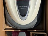 une boîte contenant une souris d'ordinateur, elle-même placée à l'intérieur