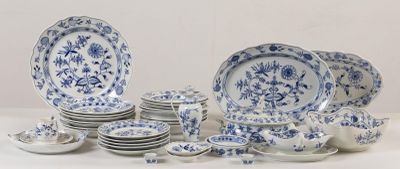 MEISSEN. Partie de service de table en porcelaine à décor en…