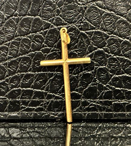 Pendentif croix en or 18 carats 750 millièmes. En règle, non poin...