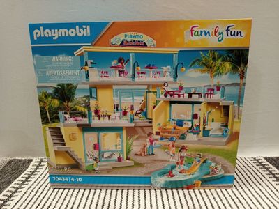 une boîte de Playmobil sur laquelle figure une maison de plage