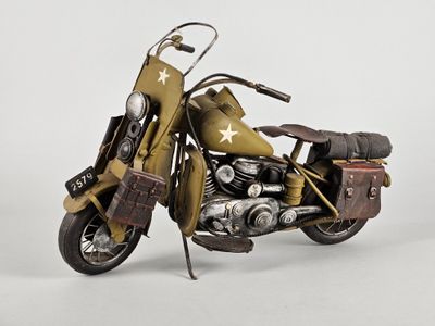 une maquette de moto équipée d'un side-car