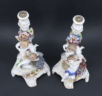 Paire de flambeaux en porcelaine polychrome de style rococo … (photo 2)