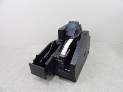 une machine noire posée sur une table