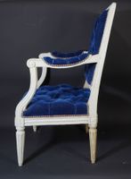 Fauteuil à manchettes, à dossier droit, garniture capitonnée… (photo 4)