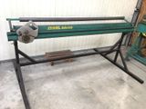 la photo d'une machine qui se trouve dans un garage