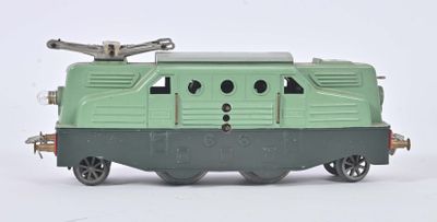 BLZ, motrice 1B1 711 verte ton sur ton, électrique avec écla…