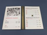 un menu de restaurant français posé sur la table