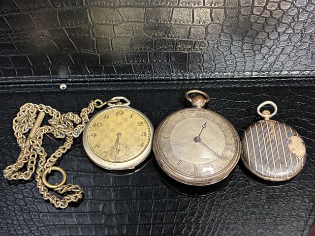 Lot de montres anciennes : 1 Montre à gousset en argent à clé por