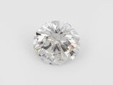 un diamant rond à la taille brillante sur fond blanc