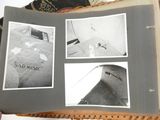 un livre avec une image d'avion dessus et un livre avec une image d'avion dessus