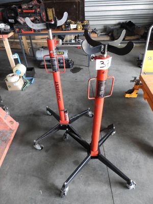 a picture of a bike repair stand in a garage