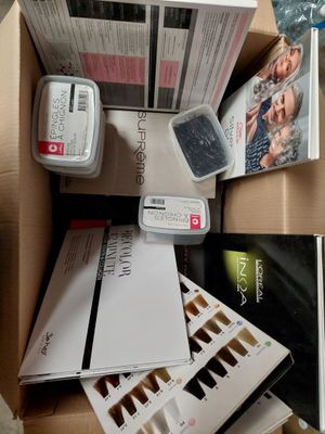 lot coiffure environ 26 nuanciers + accessoirs de coiffure