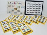 beaucoup de timbres et un cadre photo sur la table