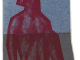un tableau rouge et bleu représentant un homme assis par terre