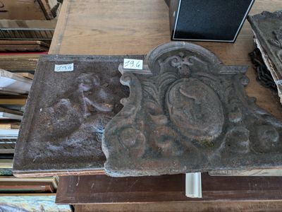 2 petites plaque de cheminée - Photo 1