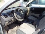 une voiture équipée d'un volant et d'un tableau de bord
