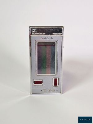 un petit appareil électronique posé sur une table