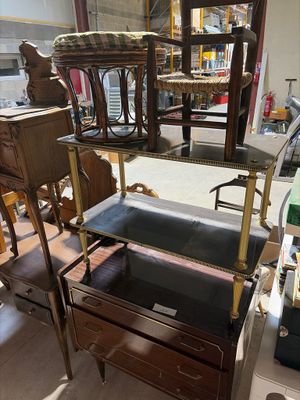 a lot of chairs and a table in a room