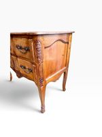 Commode à façade en arbalète en noyer mouluré et sculpté à d… (photo 2)