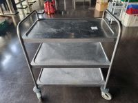 1 desserte en inox à roulettes à 3 niveaux