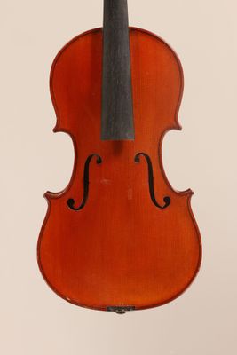 un vieux violon dont l'archet pend au manche