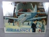une photo d'un homme en train de prendre une photo d'une publicité d'Air France