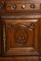 Vaisselier en chêne sculpté (photo 4)