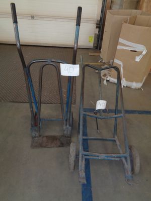 two hand trucks that are sitting next to each other