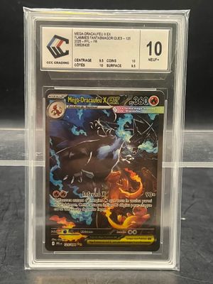 un gros plan d'une carte Pokémon dans une boîte transparente