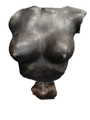 École contemporaine signée R.S, buste de femme en ciment pat…