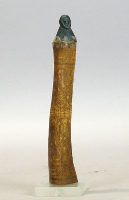 Contenant à chaux pour le bétel en os à patine sombre fineme…