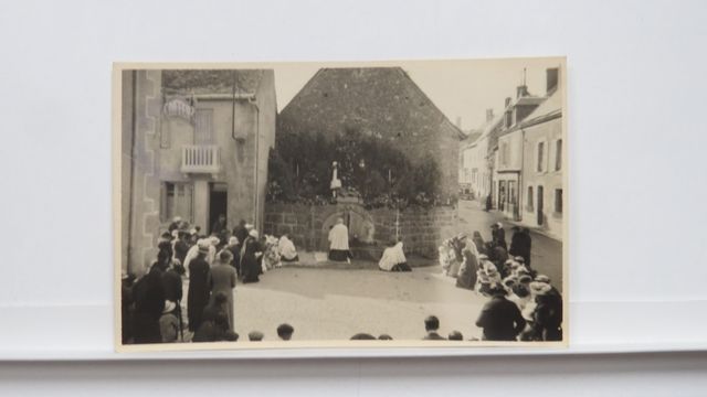 Chénérailles Procession (années1930 ?). TBE.
