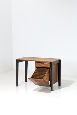 an image of a desk with a drawer on top of it